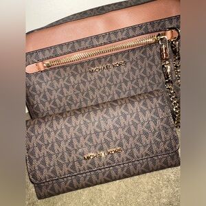 Jet Set Large Logo Crossbody Bag Brown 
Jet Set Large Signature Wallet Brown